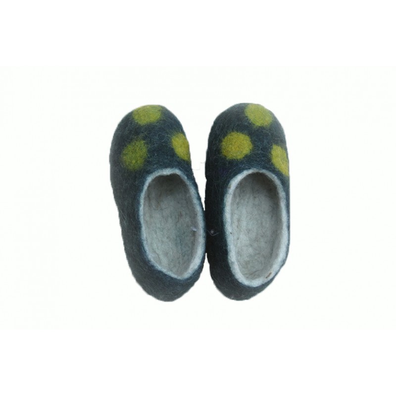 green-dots-slippers